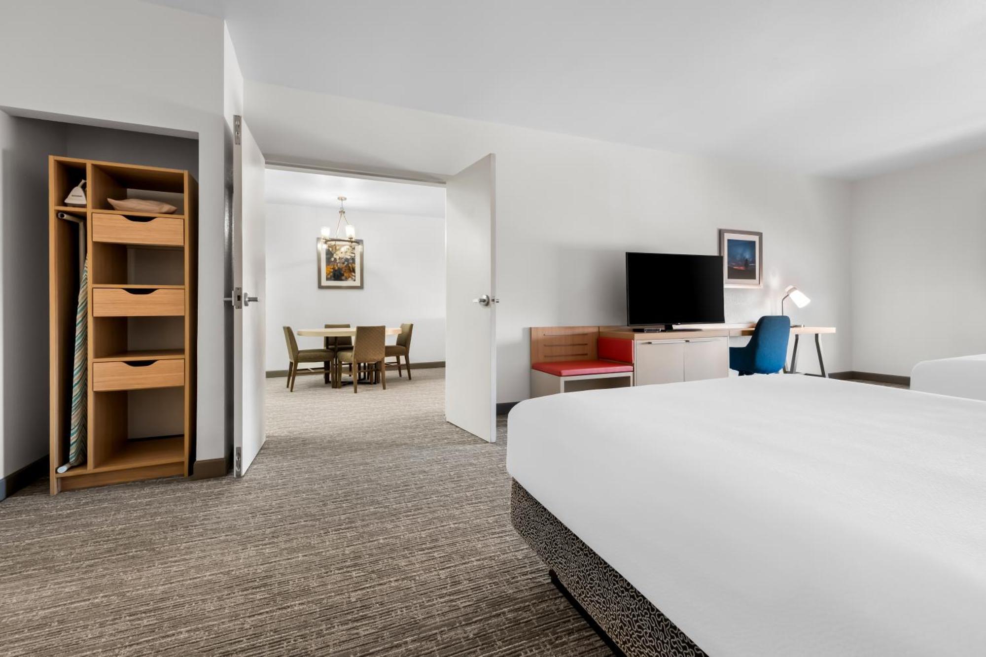Hilton Garden Hotel 3*